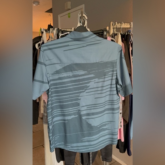 Oakley NEW WITH TAGS Men’s Tempo Print Button Down Shirt Size Medium - Picture 8 of 17